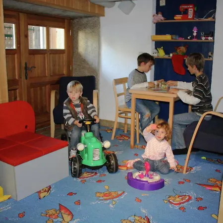 Geraeumige In Stocking In Waldnaehe